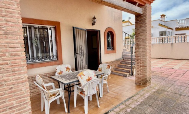 Sale - Villa -
El Raso