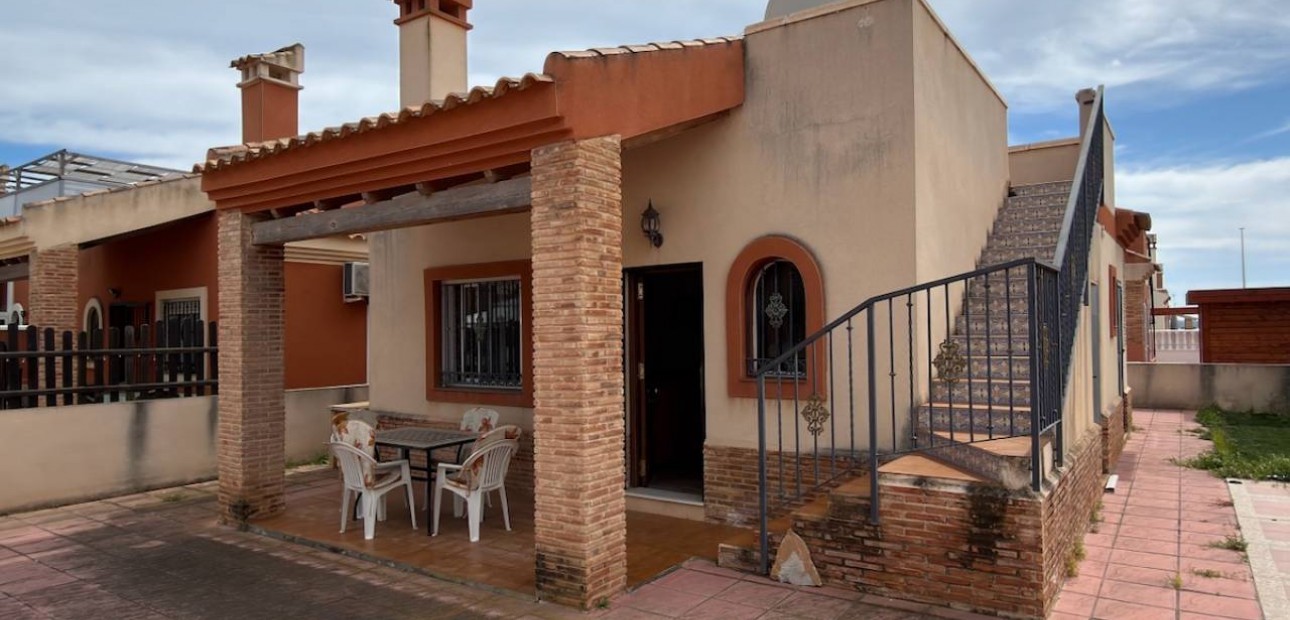 Sale - Villa -
El Raso