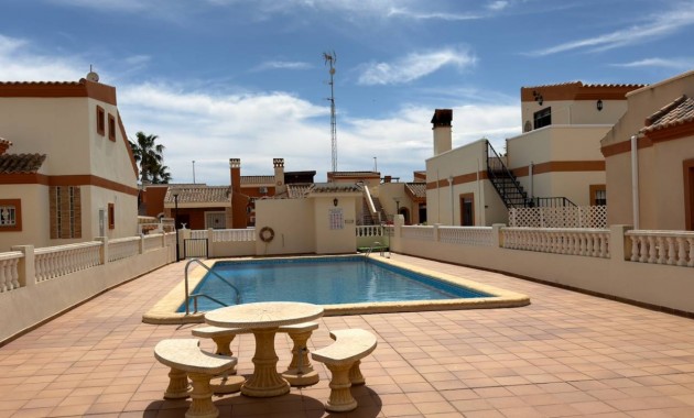Sale - Villa -
El Raso