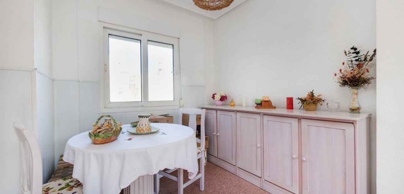 Venta - Apartamento / piso -
Torrevieja - Centro