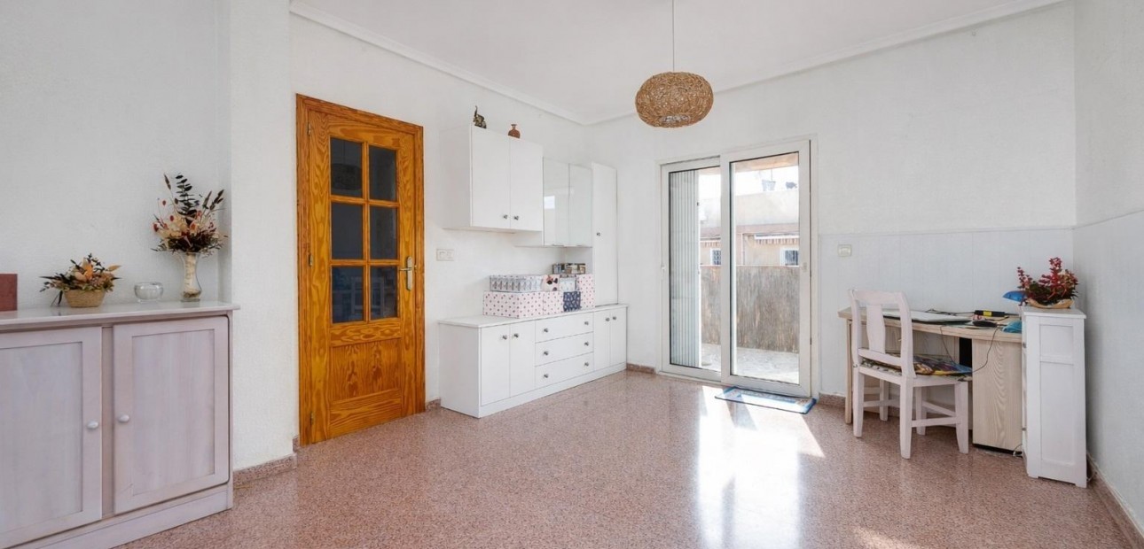 Venta - Apartamento / piso -
Torrevieja - Centro