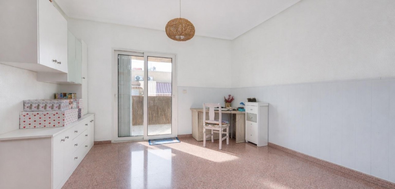 Venta - Apartamento / piso -
Torrevieja - Centro