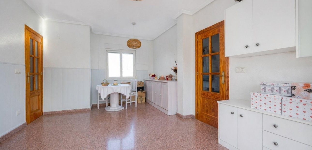 Venta - Apartamento / piso -
Torrevieja - Centro