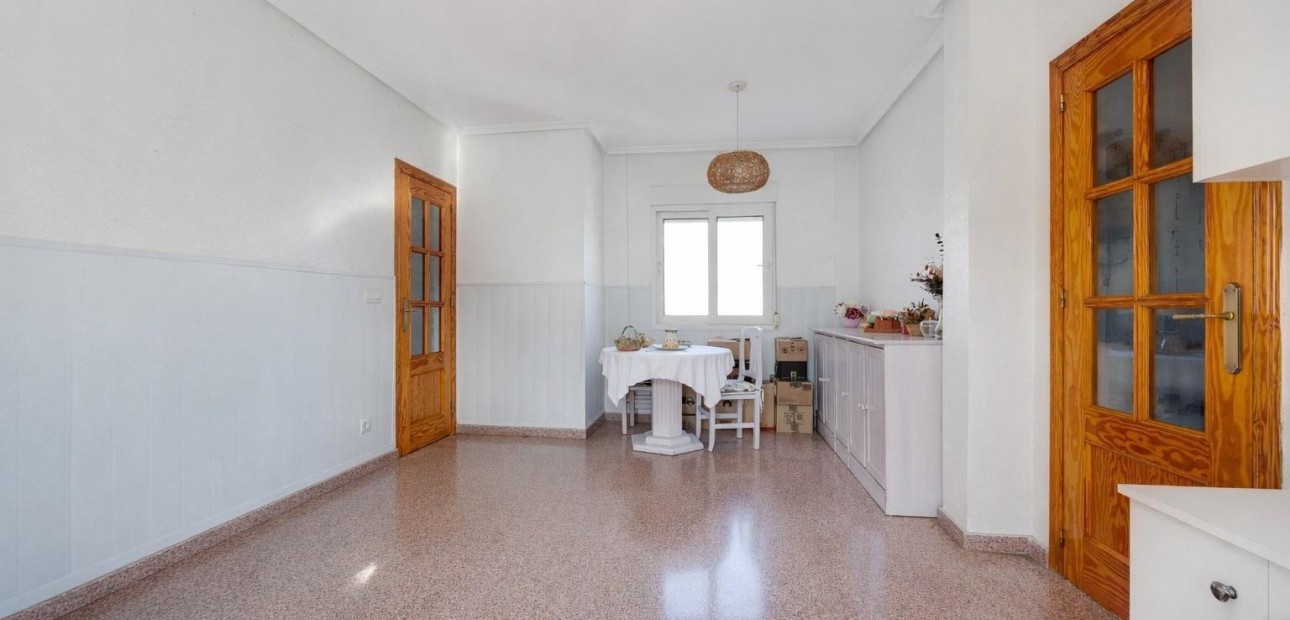 Venta - Apartamento / piso -
Torrevieja - Centro