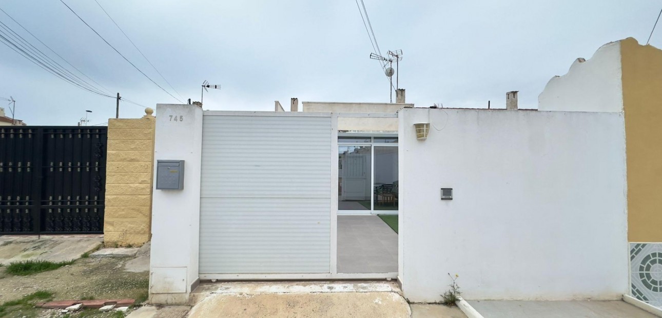 Venta - Bungalow -
Torrevieja - Carrefour