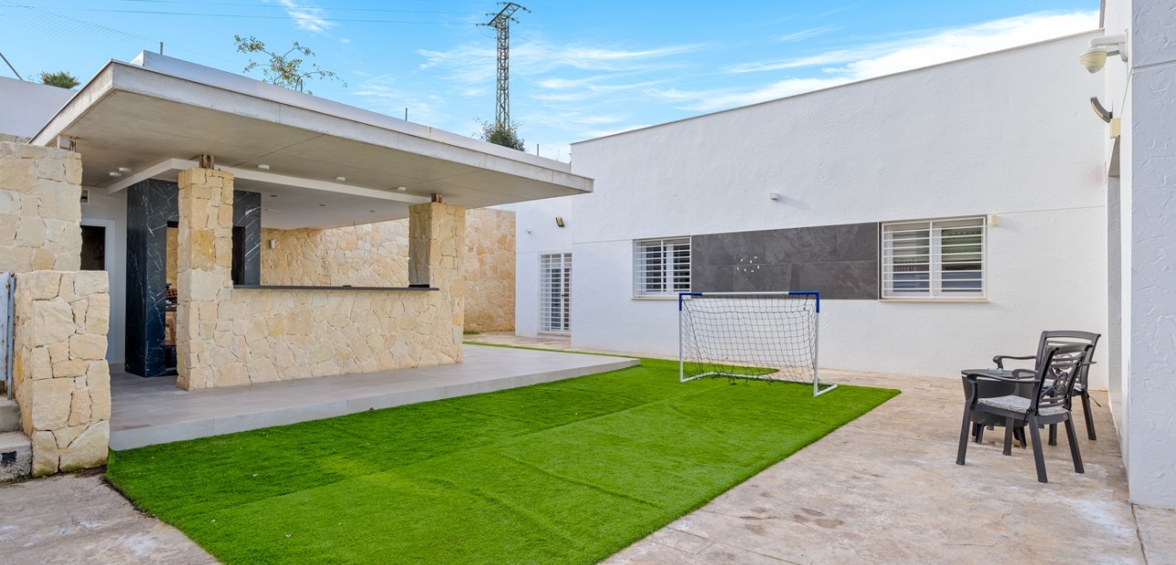 Sale - Detached Villa -
Algorfa - Lomas de La Juliana