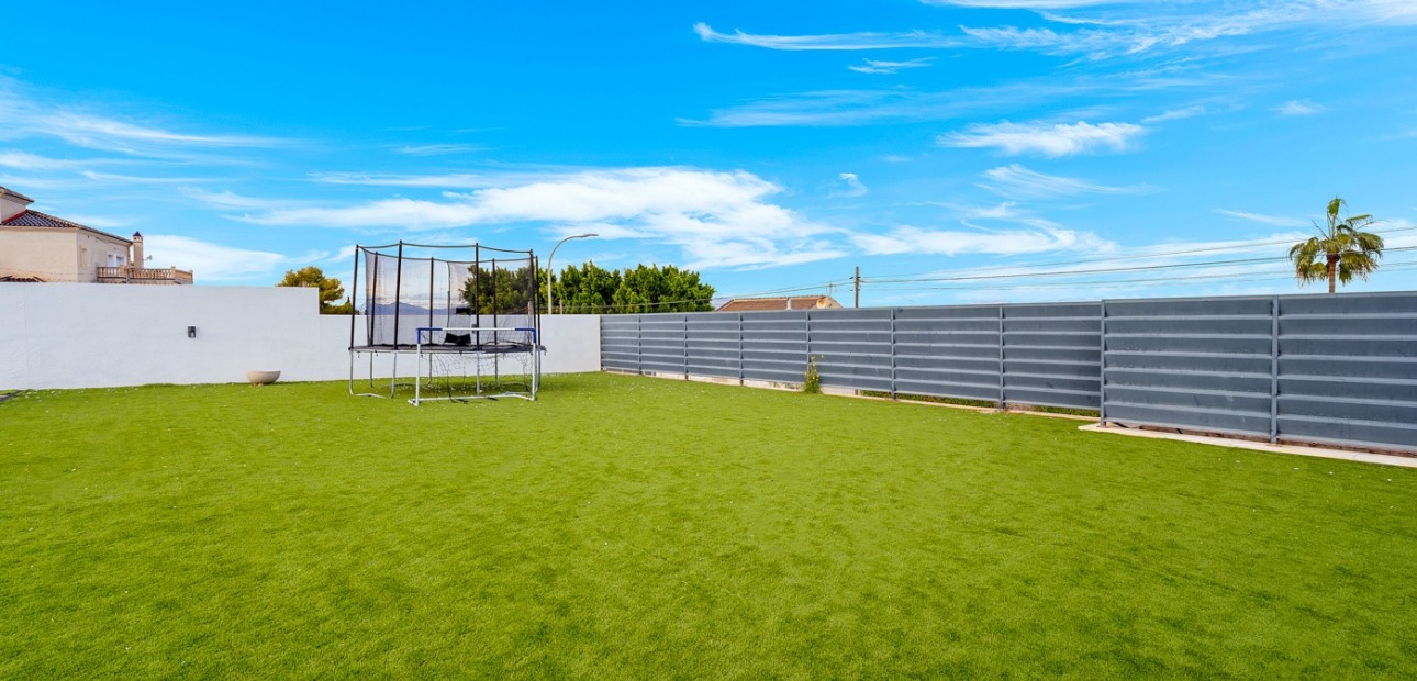 Sale - Detached Villa -
Algorfa - Lomas de La Juliana