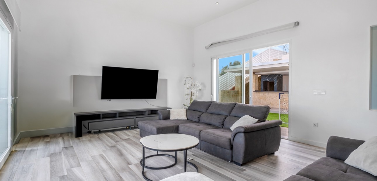 Sale - Detached Villa -
Algorfa - Lomas de La Juliana