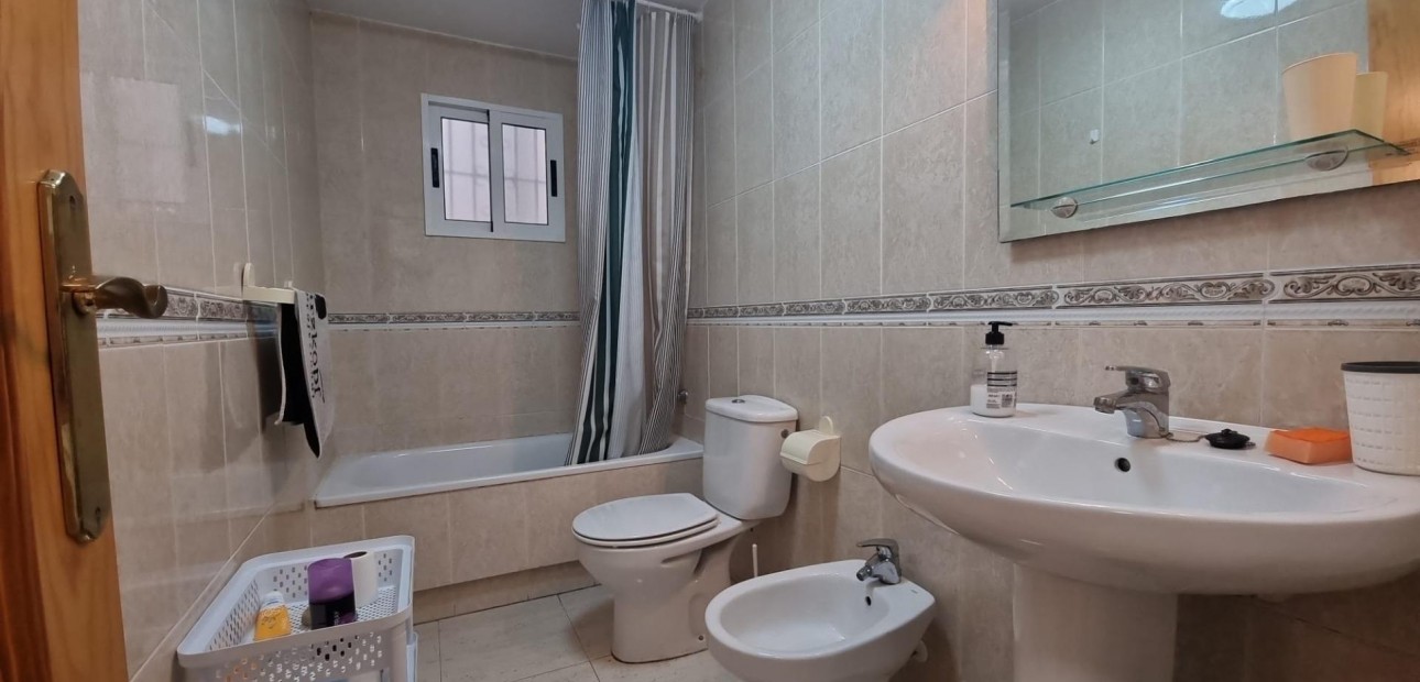 Venta - Apartamento / piso -
Torrevieja - Centro