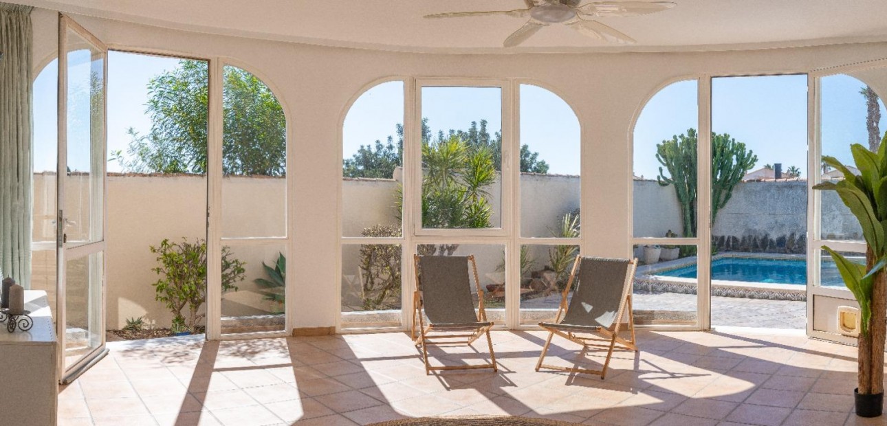 Herverkoop - Villa -
Orihuela Costa - Playa Flamenca