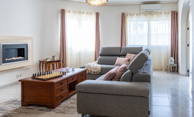 Herverkoop - Villa -
Orihuela Costa - Playa Flamenca