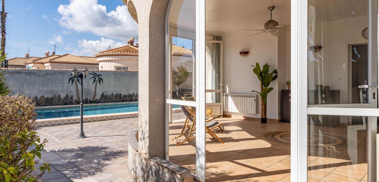 Herverkoop - Villa -
Orihuela Costa - Playa Flamenca