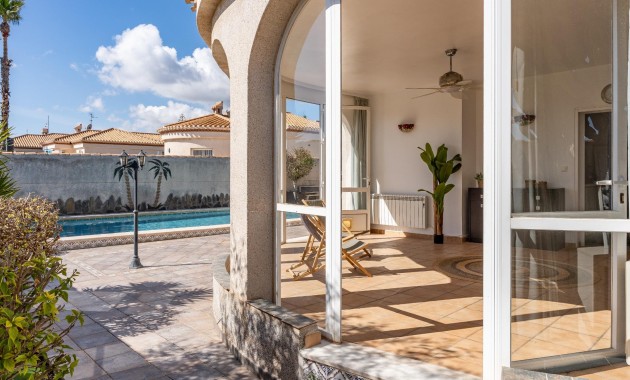 Herverkoop - Villa -
Orihuela Costa - Playa Flamenca