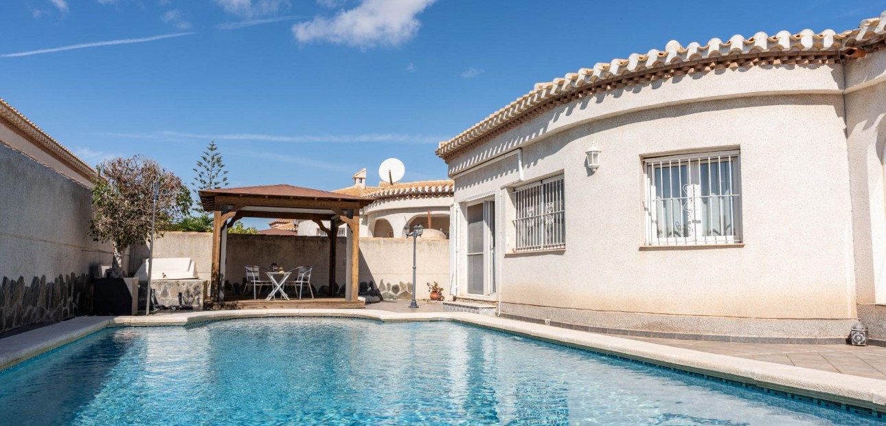 Herverkoop - Villa -
Orihuela Costa - Playa Flamenca