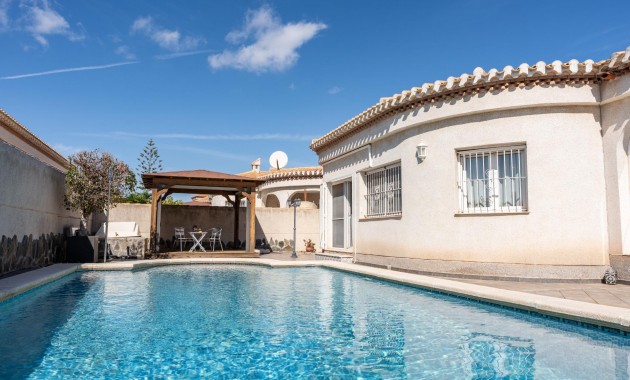 Herverkoop - Villa -
Orihuela Costa - Playa Flamenca