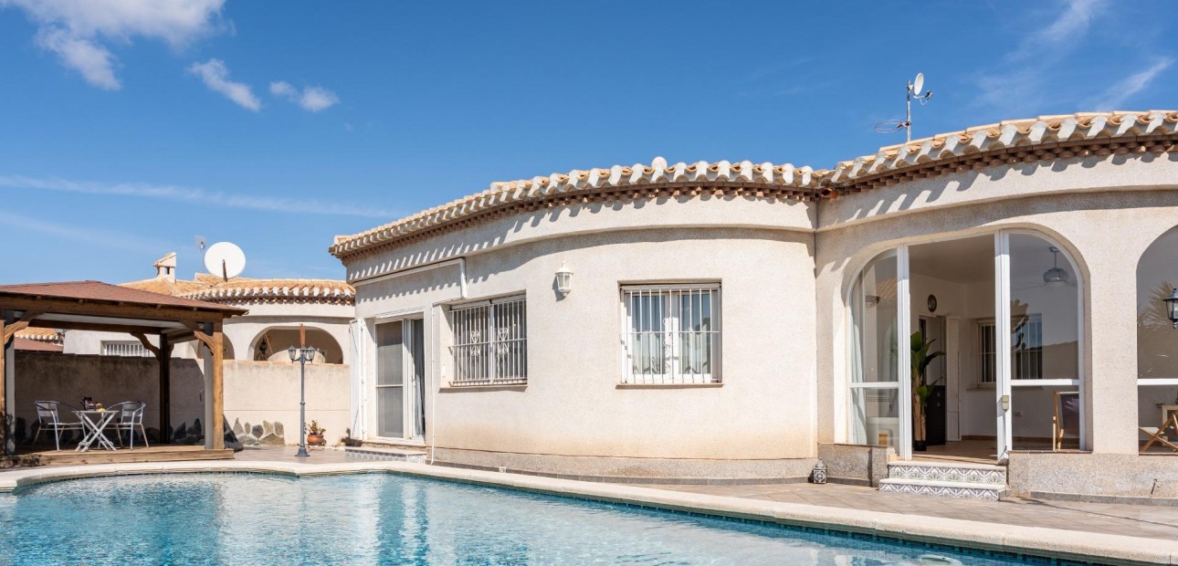 Herverkoop - Villa -
Orihuela Costa - Playa Flamenca