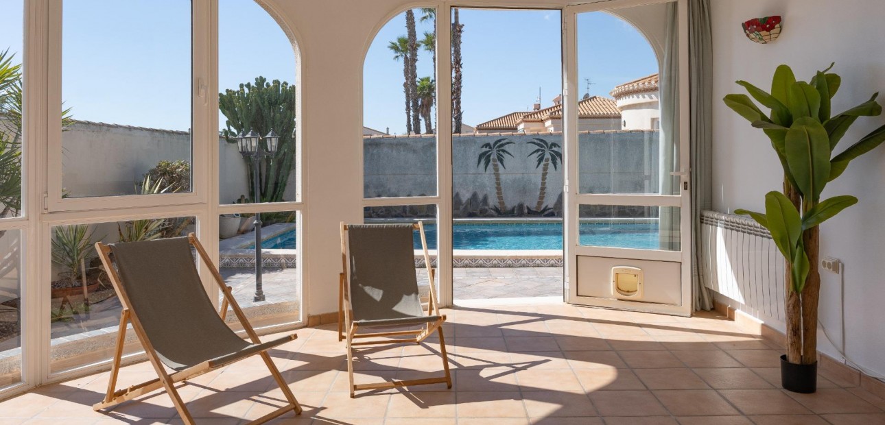 Herverkoop - Villa -
Orihuela Costa - Playa Flamenca