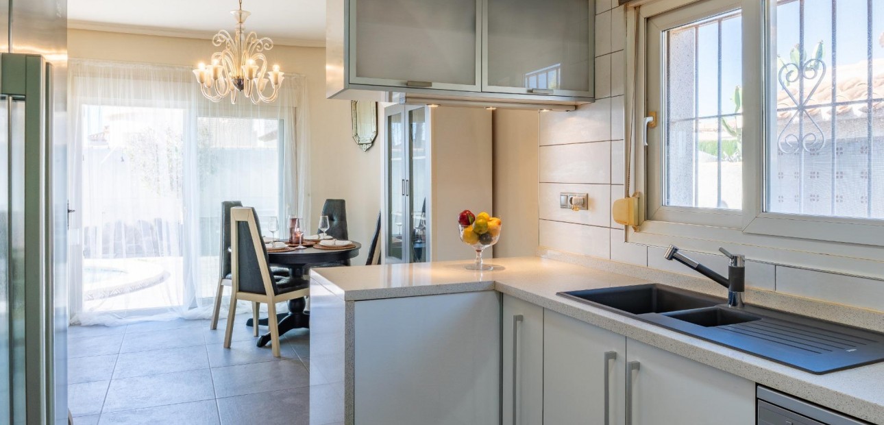 Herverkoop - Villa -
Orihuela Costa - Playa Flamenca