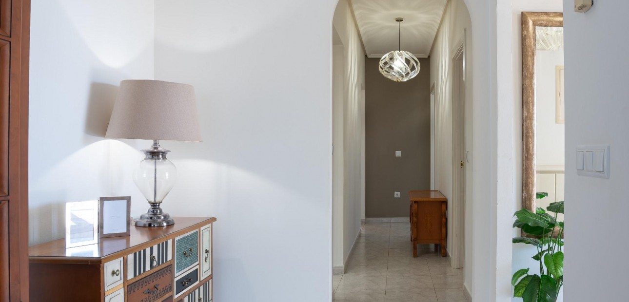 Herverkoop - Villa -
Orihuela Costa - Playa Flamenca