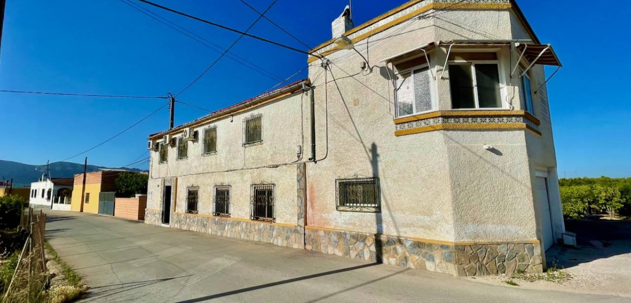 Herverkoop - Villa -
Orihuela