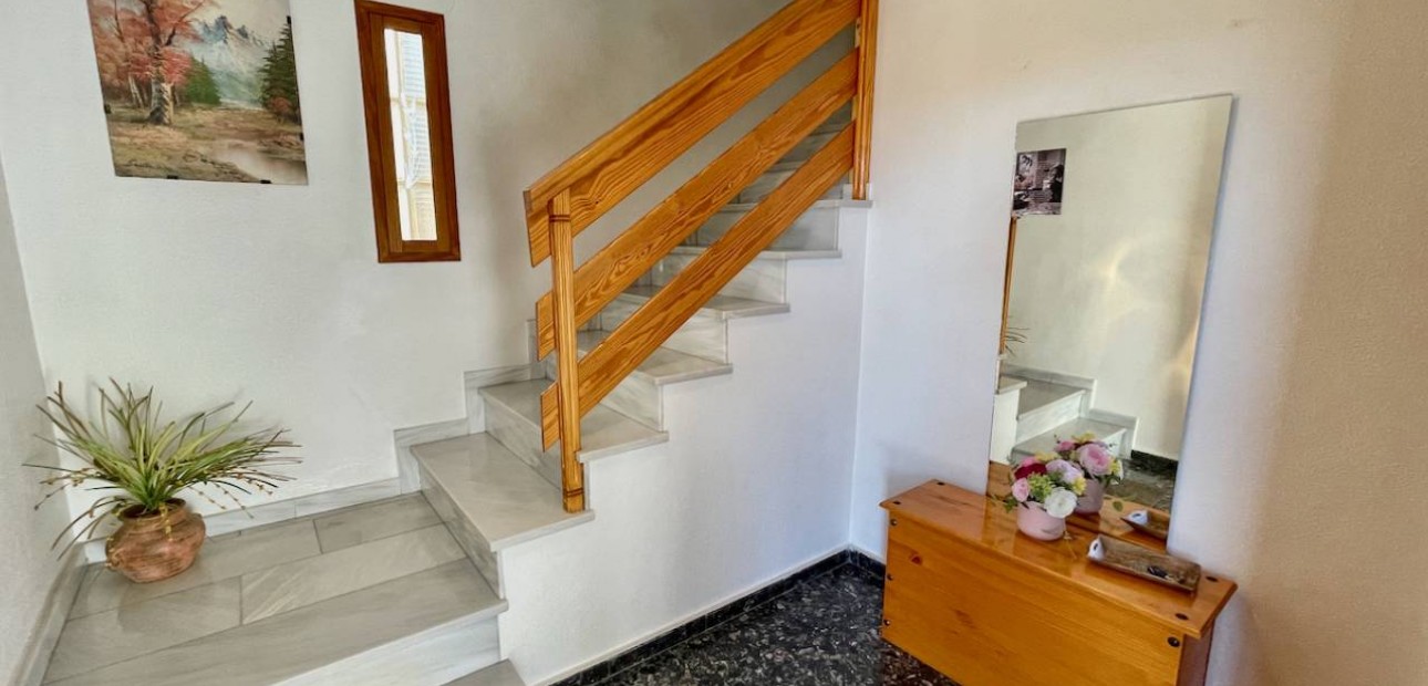 Herverkoop - Villa -
Orihuela