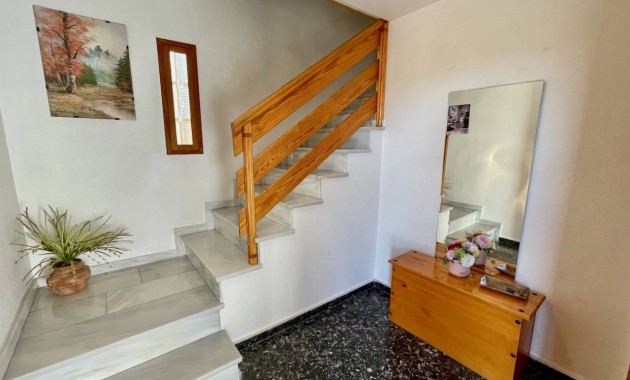 Herverkoop - Villa -
Orihuela