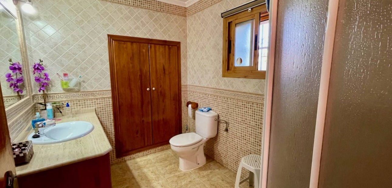 Herverkoop - Villa -
Orihuela