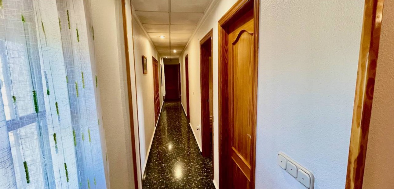 Herverkoop - Villa -
Orihuela