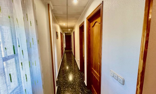 Herverkoop - Villa -
Orihuela