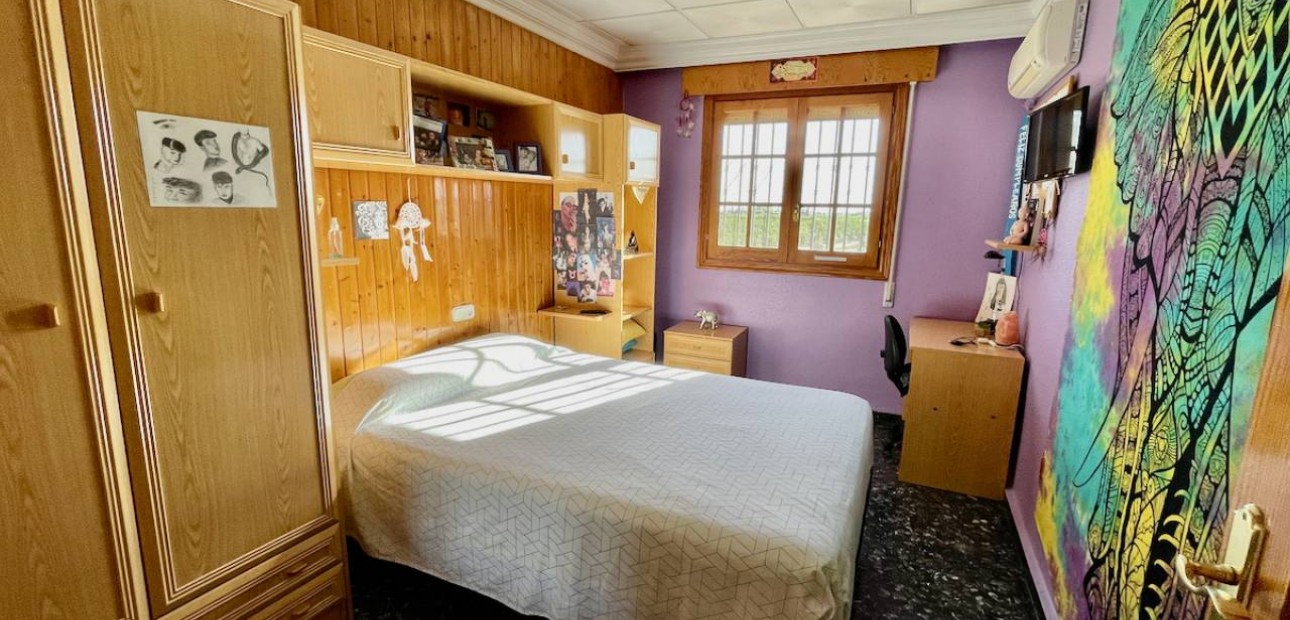 Herverkoop - Villa -
Orihuela