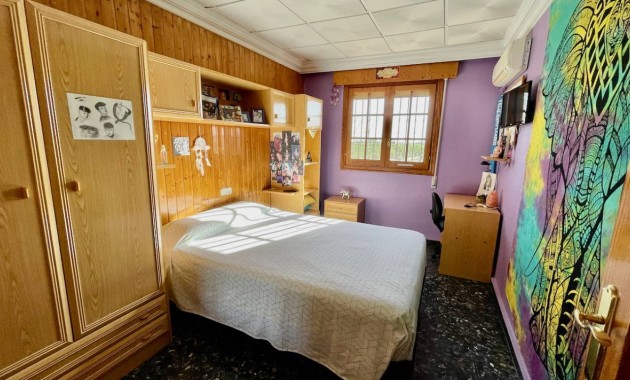 Herverkoop - Villa -
Orihuela