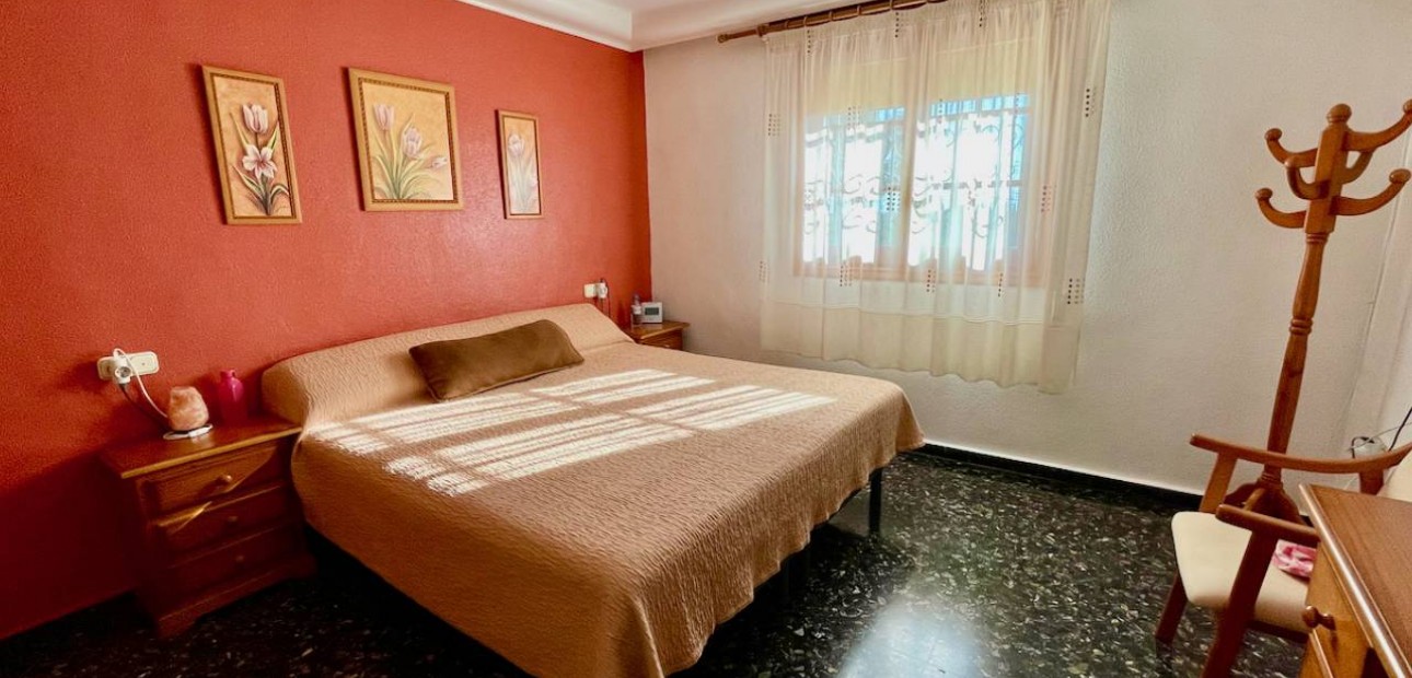 Herverkoop - Villa -
Orihuela