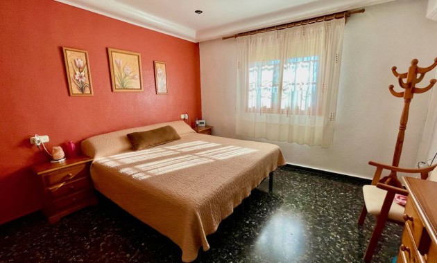 Herverkoop - Villa -
Orihuela