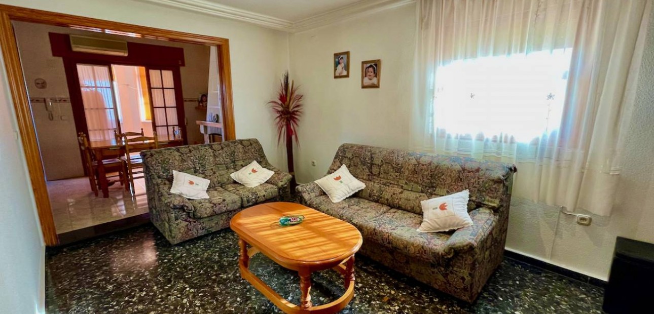 Herverkoop - Villa -
Orihuela