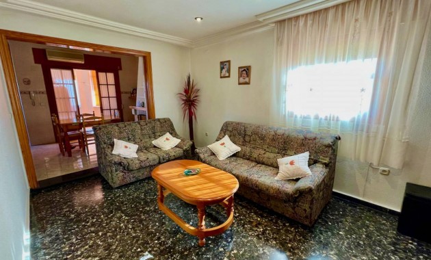 Herverkoop - Villa -
Orihuela