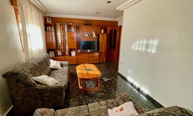 Herverkoop - Villa -
Orihuela