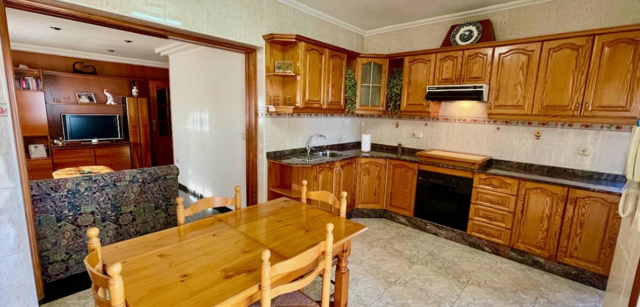 Herverkoop - Villa -
Orihuela