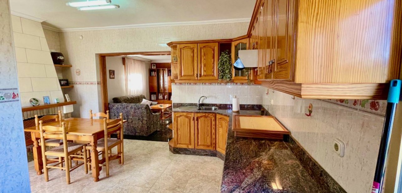 Herverkoop - Villa -
Orihuela