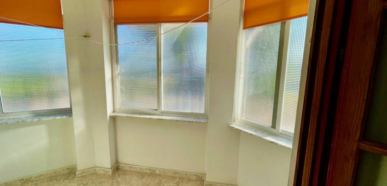 Herverkoop - Villa -
Orihuela