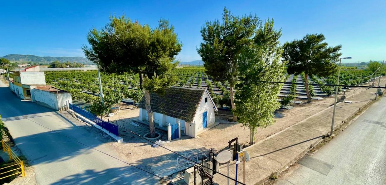 Herverkoop - Villa -
Orihuela