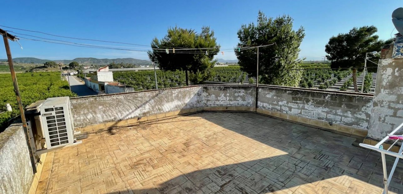 Herverkoop - Villa -
Orihuela