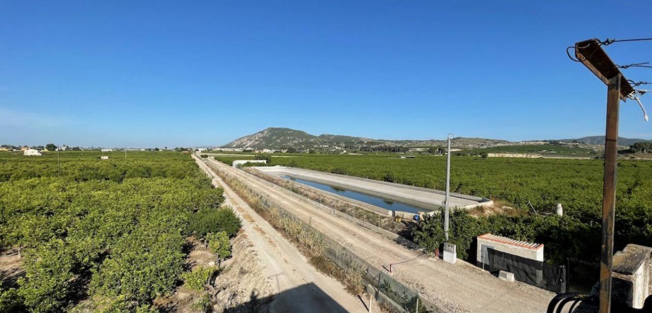 Herverkoop - Villa -
Orihuela