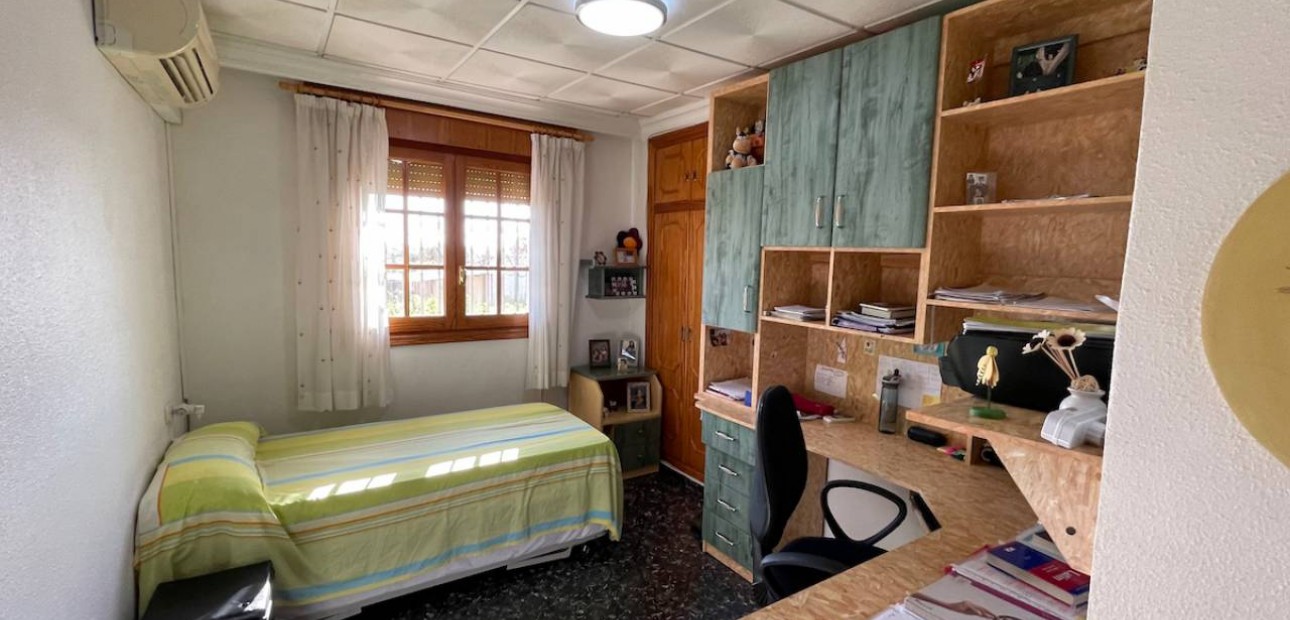 Herverkoop - Villa -
Orihuela