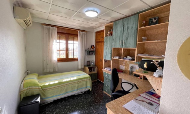 Herverkoop - Villa -
Orihuela