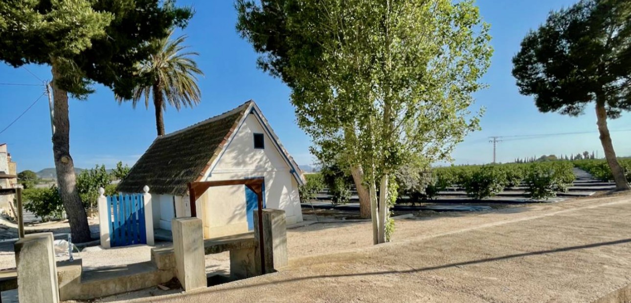 Herverkoop - Villa -
Orihuela