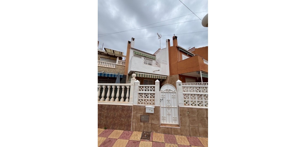 Herverkoop - duplex -
Torrevieja - Playa de los Naufragos