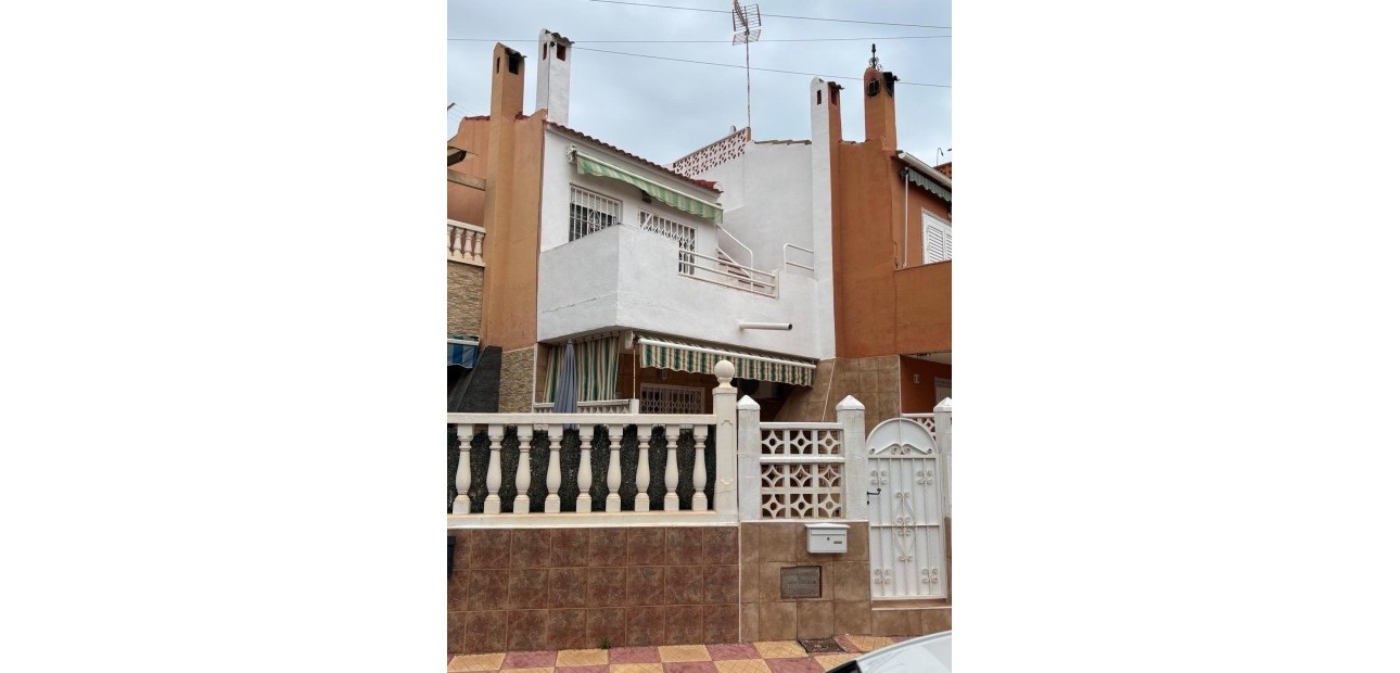 Herverkoop - duplex -
Torrevieja - Playa de los Naufragos