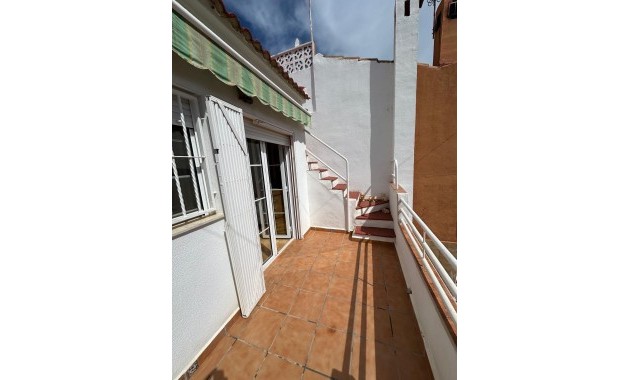 Herverkoop - duplex -
Torrevieja - Playa de los Naufragos