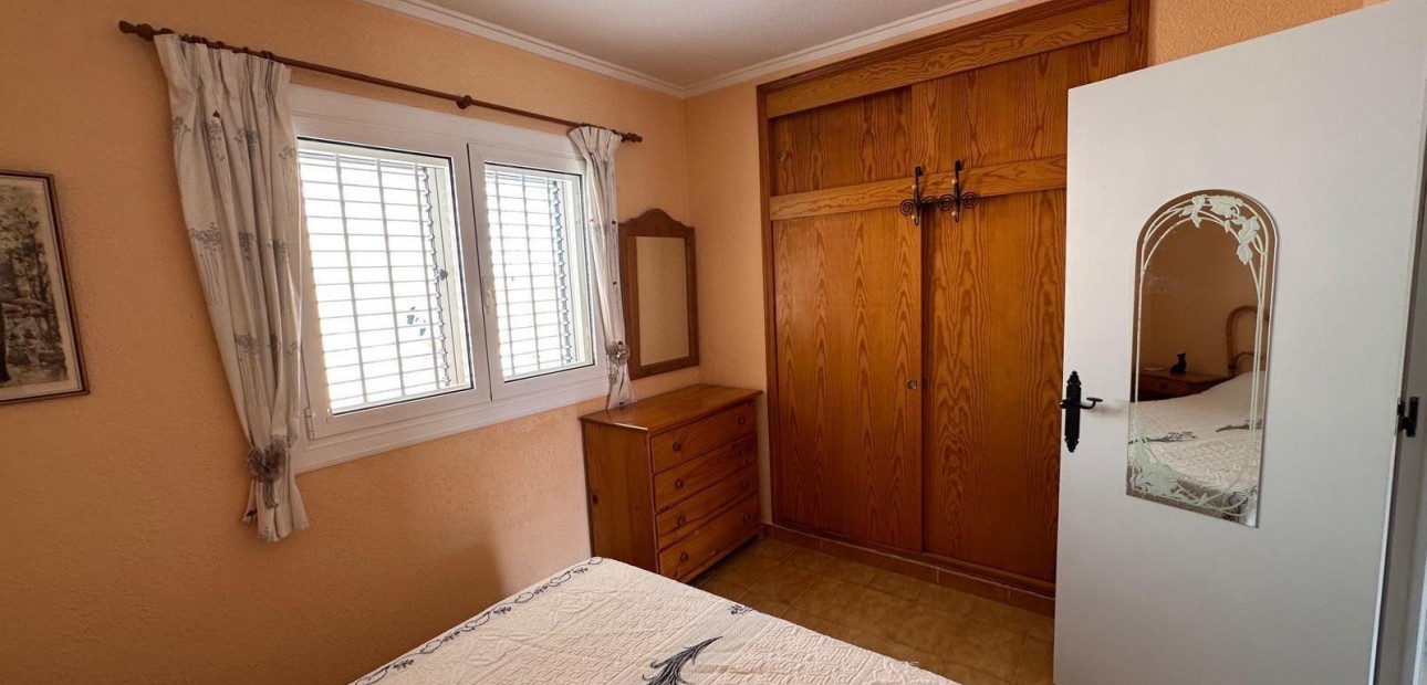 Herverkoop - duplex -
Torrevieja - Playa de los Naufragos