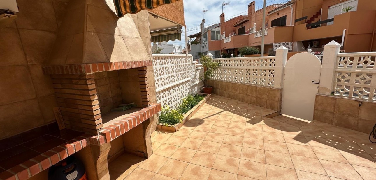 Herverkoop - duplex -
Torrevieja - Playa de los Naufragos